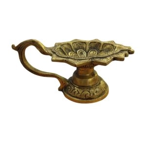 Vilakku With Handle ( Antique)